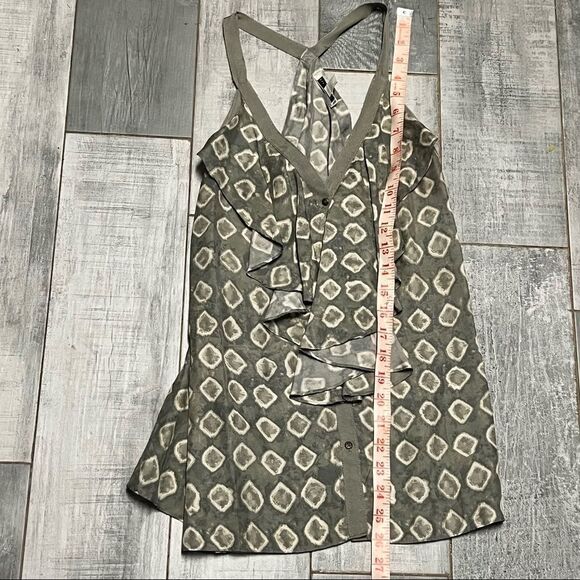 Banana Republic 100% Silk Army Green Ivory Ruffle Racer Back V Neck Blouse xs - Picture 8 of 11